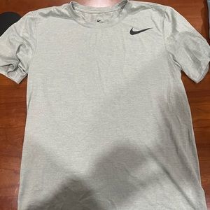 Nike Womens Small The Nike Tee with Dri-Fit light gray